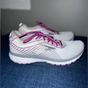 Barely used Womens Brooks Ghost 12 size 8.5.